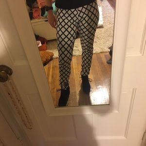 Black and white pants !